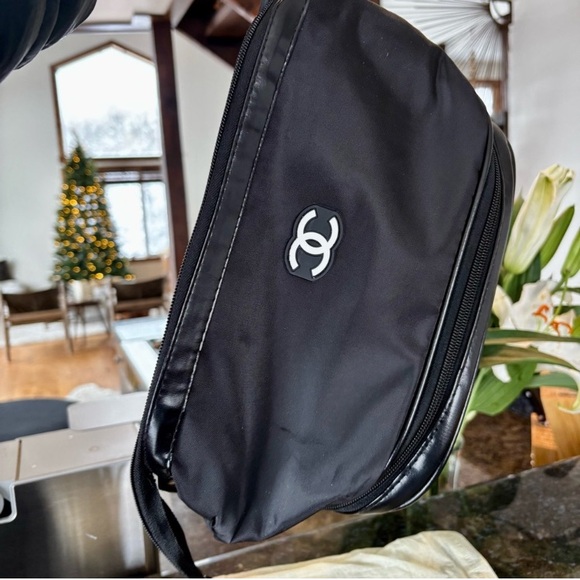 CHANEL Beaty Travel and Makeup Pouch with Logo - Picture 3 of 9